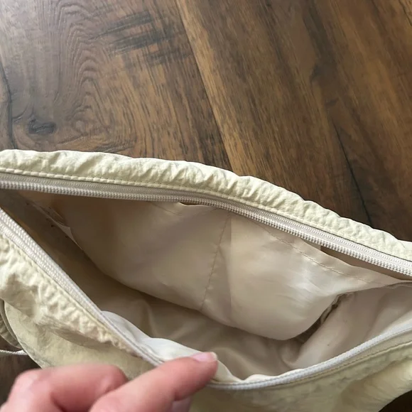 Uniqlo Cream Crescent Crossbody Bag - Picture 4 of 4